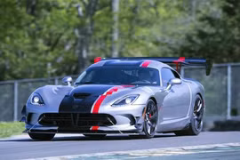 Sự hấp dẫn “chết người” từ “Hổ mang chúa” Dodge Viper ACR 