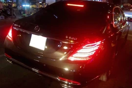 Mercedes-Maybach S600 bất ngờ lăn bánh trên phố Việt