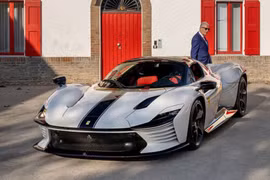 Siêu phẩm Daytona SP3 về tay con trai của Enzo Ferrari ở tuổi 80