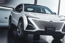 "Xe Tàu” Changan UNI-T sanh chảnh xấp xỉ 600 triệu đồng