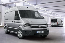 Volkswagen Crafter đối thủ Ford Transit "chốt giá" từ 674 triệu