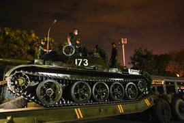 Cận cảnh hai xe tăng T54 lần đầu xuất hiện tại sân vận động Mỹ Đình