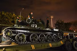 Cận cảnh hai xe tăng T54 lần đầu xuất hiện tại sân vận động Mỹ Đình