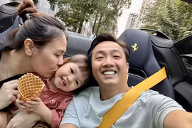 Cường Đô La chở vợ con trải nghiệm Ferrari SF90 Spider hơn 50 tỷ