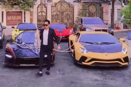 Đại gia thẩm mỹ Sài Gòn kéo dàn siêu xe 200 tỷ... đi khoe 