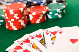 Câu lạc bộ poker ở Khánh Hòa hoạt động như sòng bạc