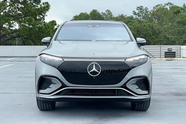 "Soi" Mercedes-Benz EQS SUV to như VF9, giá 4,9 tỷ tại Việt Nam