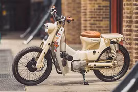 Soi “siêu Cub nát” gần 50 tuổi sẵn sàng cho Porsche hít khói