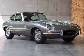 Jaguar E-Type vứt 30 năm trong rừng được "tái sinh" như mới