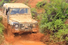 VOC 2015 ngày thứ 2: Địa hình đánh bại loạt xe offroad “khủng“