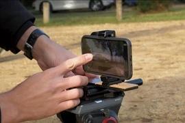 Dùng iPhone 11 Pro quay siêu xe thay máy quay chuyên nghiệp