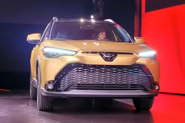 Toyota Corolla Cross Hybrid 2023 đẹp và mạnh hơn xe bán ở Việt Nam