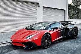 Chris Brown lại thay áo cho Lamborghini Aventador SV Roadster 