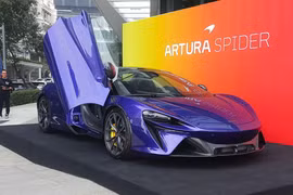 McLaren Artura Spider hơn 18 tỷ "khoe dáng" trên đường phố Việt