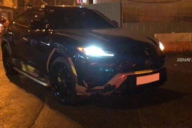 Lamborghini Urus hơn 20 tỷ "khoác áo" rằn ri ở Sài Gòn