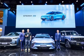 Sterra ES sạc 5 phút chạy 150km đấu Tesla Model 3