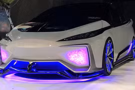 Toyota Ambivalent “RD” Prius PHV phát sáng màu mè cực bắt mắt