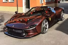 Siêu phẩm Ferrari Daytona SP3 màu sơn đỏ rựơu vang "cực cháy"