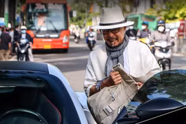  Ferrari Roma hơn 20 tỷ của "vua cà phê Việt" trên phố Sài Gòn