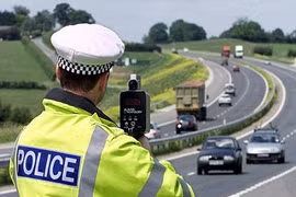 CSGT bó tay với công nghệ “né” bắn tốc độ của Hyundai Genesis