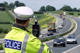 CSGT bó tay với công nghệ “né” bắn tốc độ của Hyundai Genesis