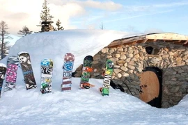 Nhà giữa đỉnh núi tuyết đặc biệt nhất từ trước đến nay