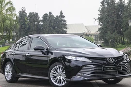 Cận Tết Canh Tý, Toyota Camry bán chênh giá 20 triệu đồng