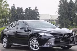 Cận Tết Canh Tý, Toyota Camry bán chênh giá 20 triệu đồng