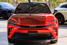 Toyota Crown Sport có gì hay, mà giá gần 1 tỷ đồng tại Nhật Bản?