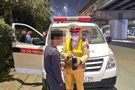 Chế tài nào cho xe cứu thương vi phạm giao thông?