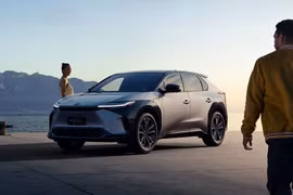 Toyota bZ4X 2023 chính thức ra mắt, giá khởi điểm từ 42.000 USD