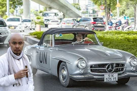 Đặng Lê Nguyên Vũ lại "đi săn" Mercedes-Benz 190 SL cực hiếm