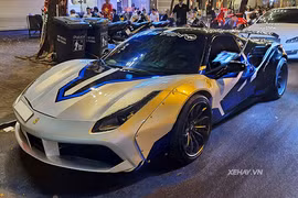 Cận cảnh Ferrari 488 GTB độ Liberty Walk đổi màu sơn 