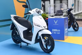 Khách Việt lý giải quyết định chọn xe máy điện thay xe xăng
