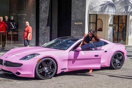 Khoe loạt ôtô tiền tỷ, Hoa hậu Phạm Hương giàu cỡ nào?