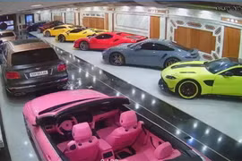Hoàng Kim Khánh khoe garage xe trăm tỷ đồng đủ “7 sắc cầu vồng“
