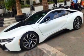 Cận cảnh xe sang BMW i8 “biển trắng” đầu tiên tại Việt Nam