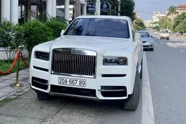 Rolls-Royce Cullinan hơn 36 tỷ của đại gia Thái Nguyên trúng biển sảnh 