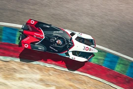 Porsche công bố giá bán Macan Turbo & Taycan 4S 2020 mới