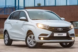 Soi Lada XRay “đấu” Hyundai i20 Active giá chỉ 180 triệu