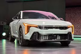 Kia K4 2025 thay thế K3 từ 576 triệu đồng, đấu Toyota Corolla Altis