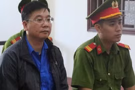 Nâng điểm cho thí sinh, cựu thượng tá công an bị phạt 5 năm tù