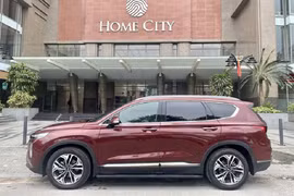 Hyundai SantaFe giá 1,5 tỷ ở Hà Nội, biển "tứ quý" 700 triệu đồng