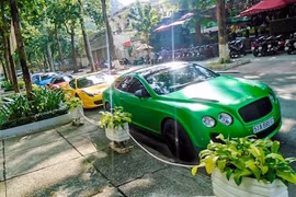 Siêu xe của dân chơi Việt “rầm rộ” trào lưu dán đổi màu 