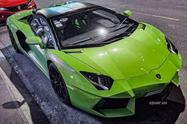 "Soi" Lamborghini Aventador Roadster hơn 20 tỷ xanh cốm ở Sàu Gòn