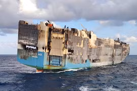 Pin xe điện Porsche có thể là nguyên nhân gây cháy tàu Felicity Ace