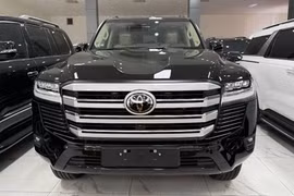 Toyota Land Cruiser 2025 “bằng xương bằng thịt” hơn 4,5 tỷ tại Việt Nam