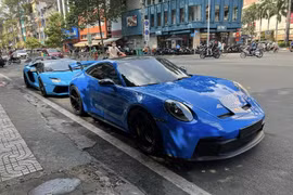 Porsche 911 GT3 và Lamborghini Aventador Roadster chục tỷ khoe dáng ở Sài Gòn