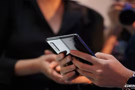 Galaxy Fold ra mắt tại Việt Nam, giá 50 triệu đồng