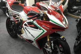 Siêu môtô MV Agusta F4 RC 2015 giá 1,3 tỷ cập bến VN
